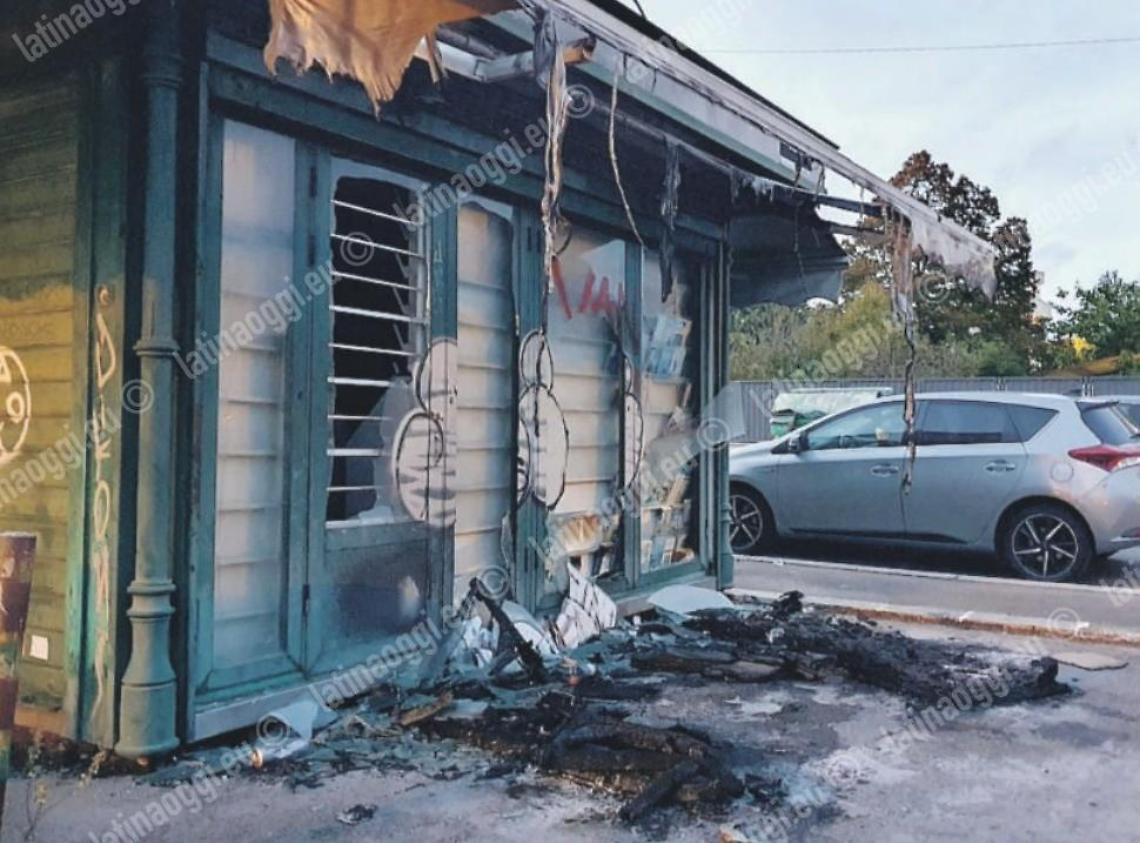 Giaciglio a fuoco, brucia l'edicola chiusa