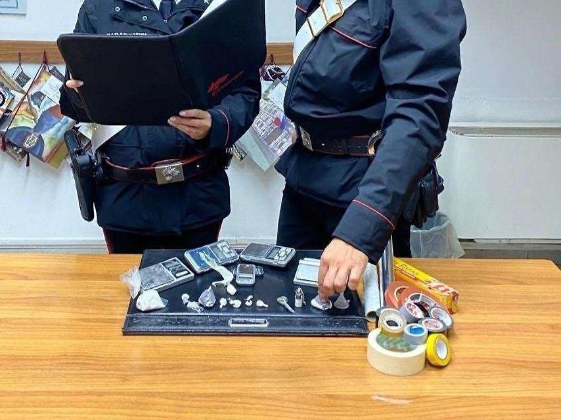 Sorpreso con la cocaina pronta per lo spaccio, arrestato