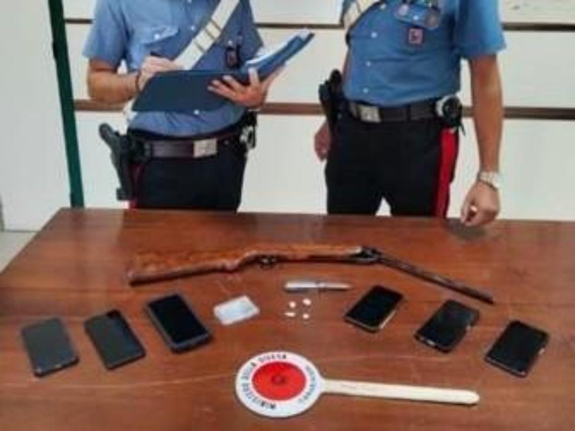 Esce a passeggio con il cane nonostante i domiciliari, giovane arrestato