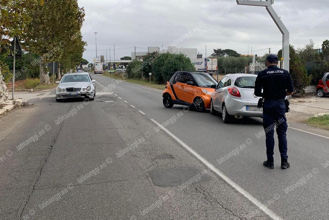 Incidente sull'Appia, tre mezzi coinvolti