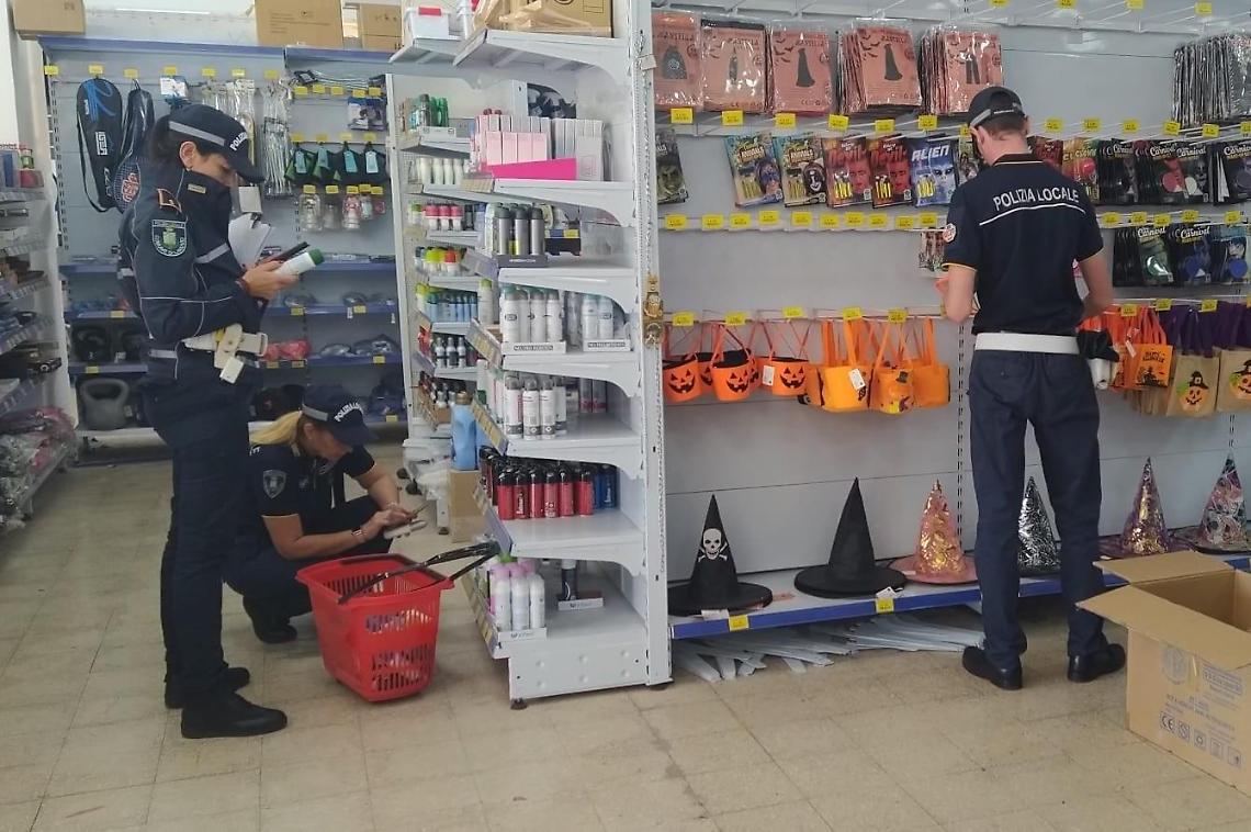 Polizia Locale, controlli nei negozi in vista della festa di Halloween