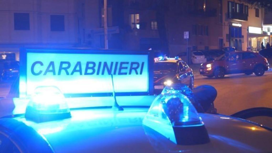 Si spoglia davanti ad una 15enne, 64enne denunciato dai carabinieri