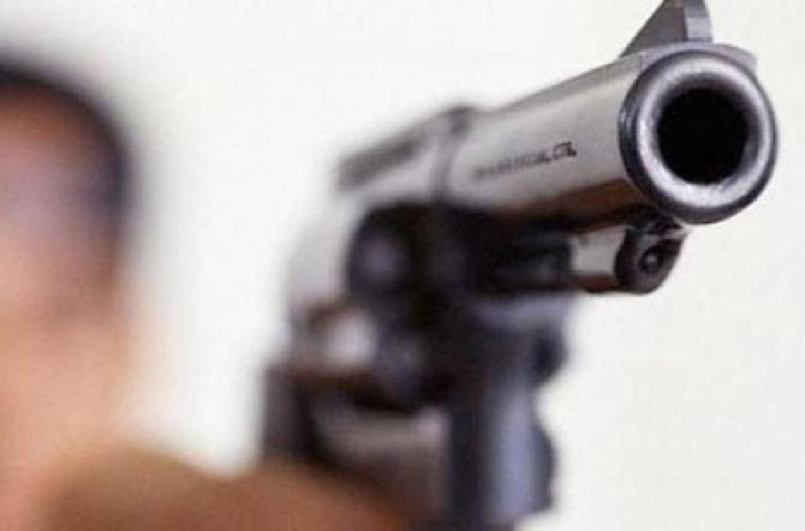 Uccide a colpi di pistola due caprette al laghetto Granieri