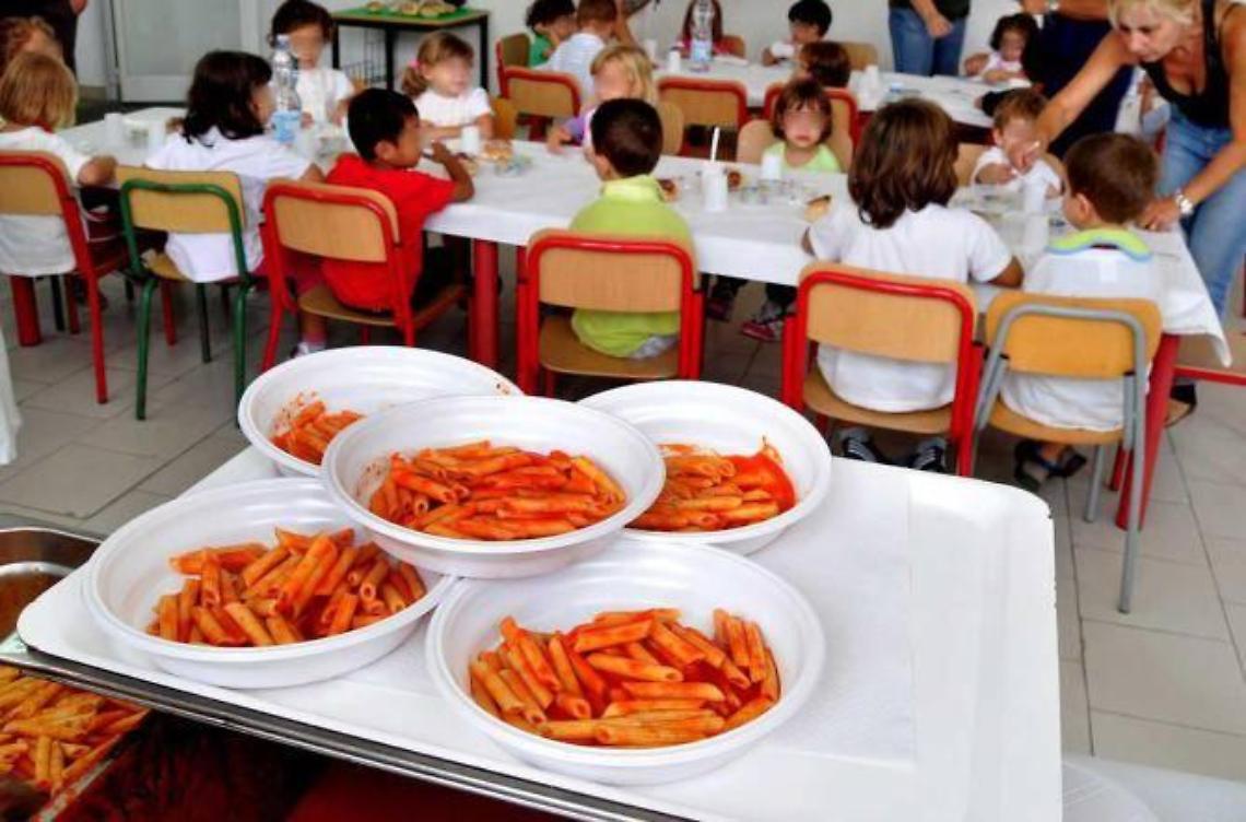 Casi di scabbia: scuole e mense chiuse per sanificazione