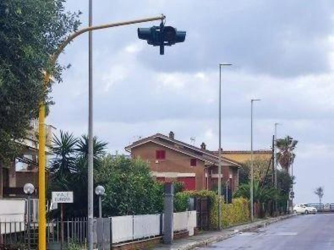 In funzione il semaforo tra via Friuli Venezia Giulia e Viale Europa