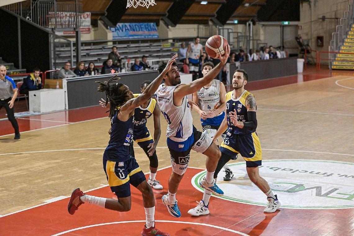 La Benacquista sconfitta da Torino nell'esilio forzato di Ferentino
