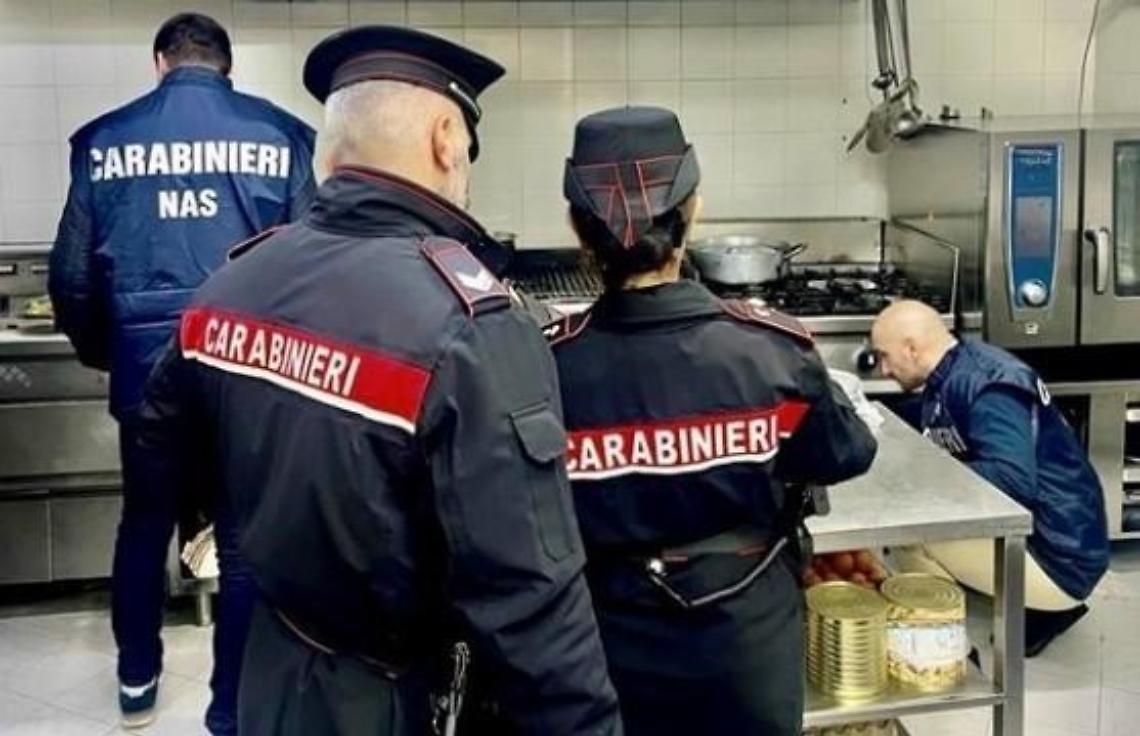 Sequestro di 80 kg di alimenti irregolari: operazione del NAS di Latina