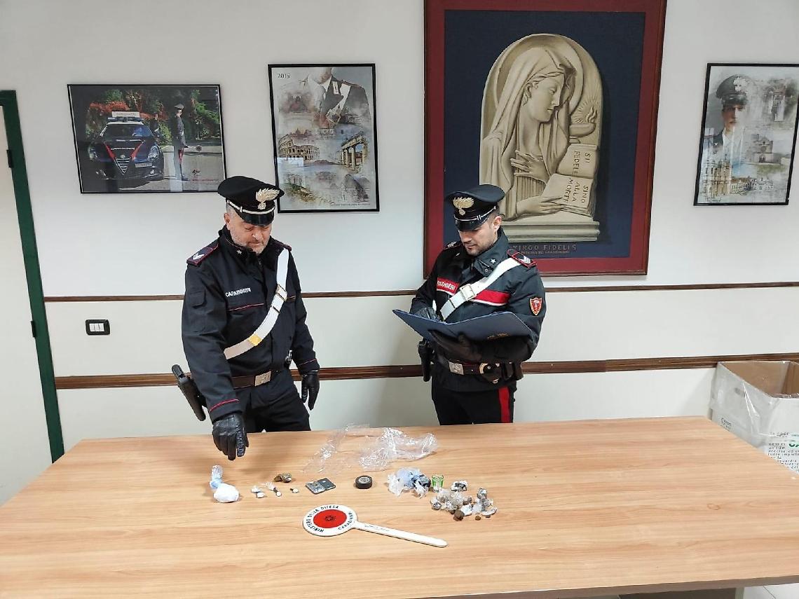 Viaggiava in auto con dosi di cocaina, arrestato 36enne