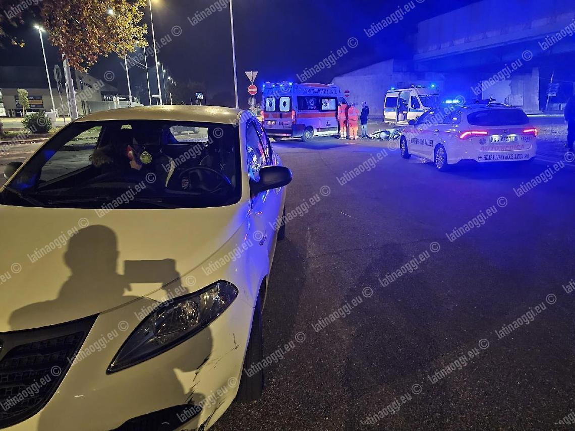 Scontro tra auto e scooter, grave una quindicenne