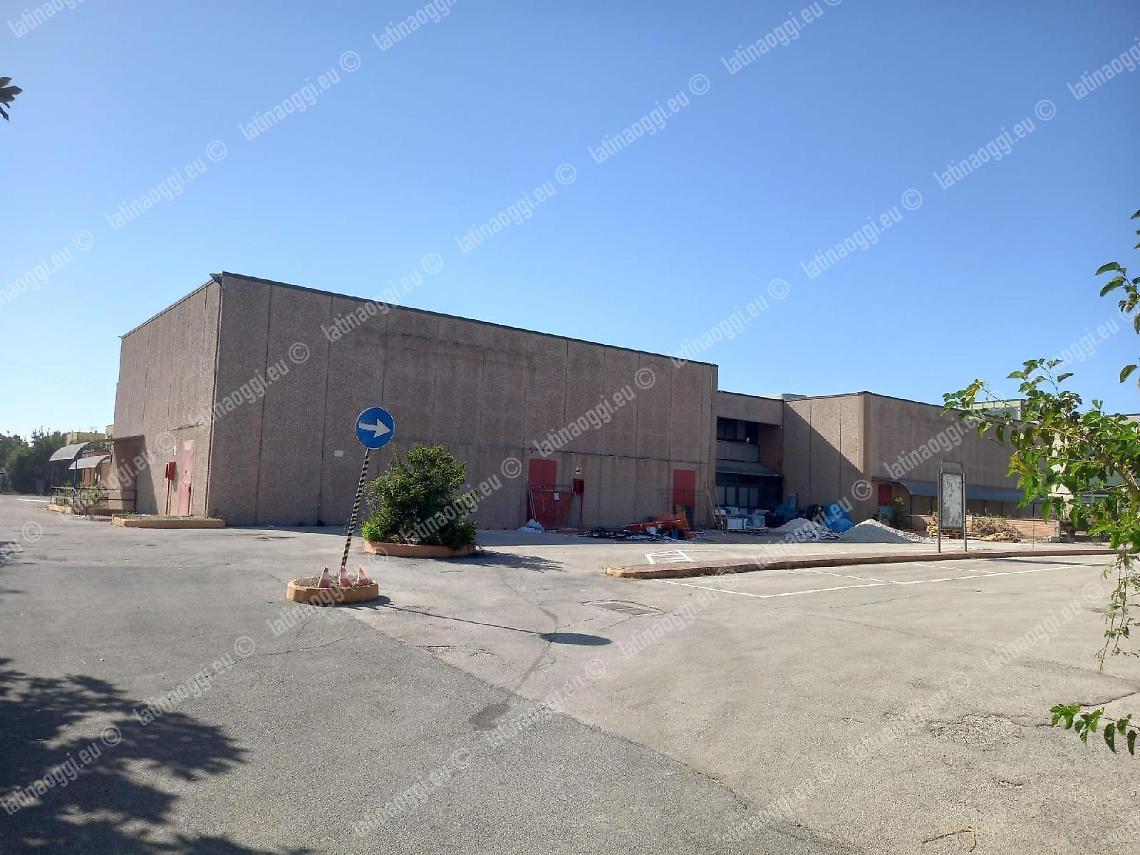 Rinviata la riapertura del cinema sulla Pontina