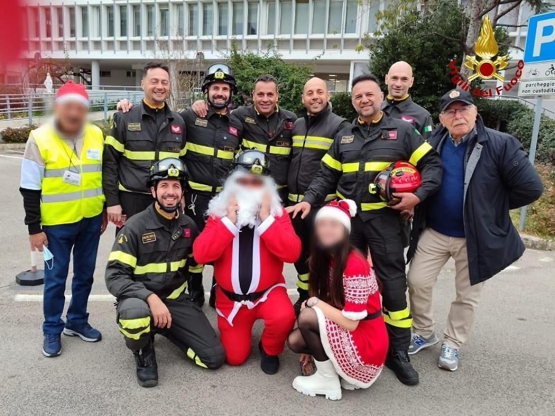I regali dei vigili del fuoco ai giovani ricoverati in pediatria
