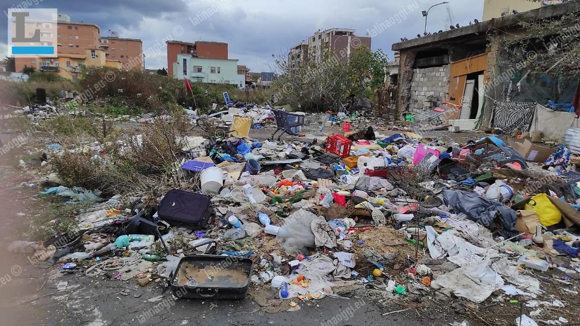 Via baracche e rifiuti: parte la bonifica nell'area Ex Svar