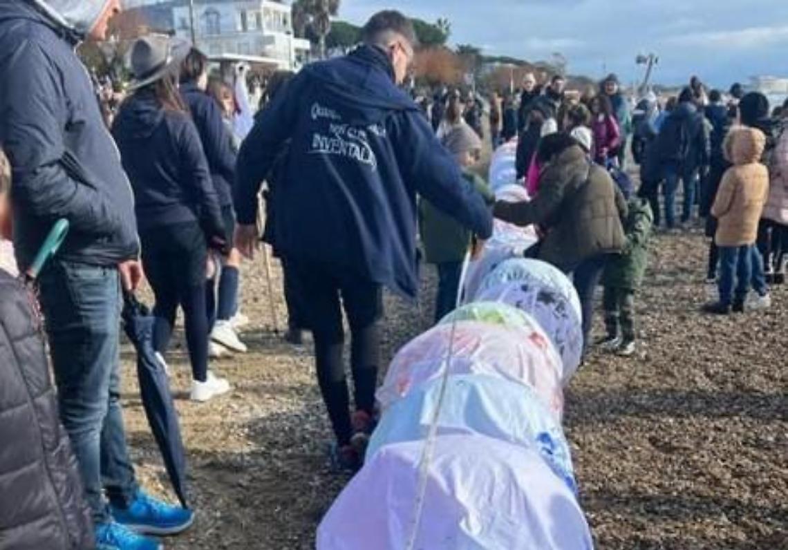 Calza della Befana da record: lunga 96,5 metri finirà al Guinness World