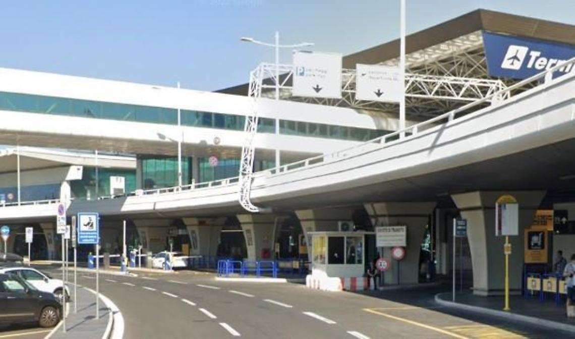Stroncato da un malore prima di salire sull’aereo