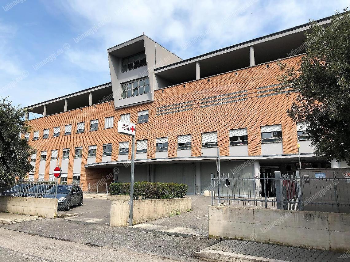 Neonato abbandonato al pronto soccorso trasferito in una casa-famiglia
