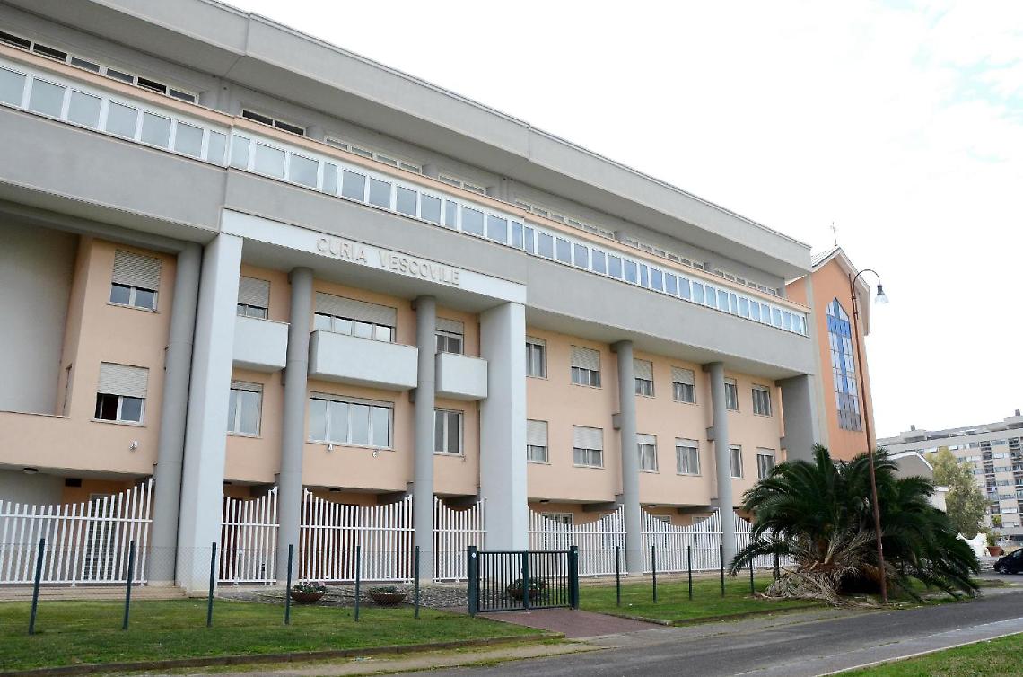 Abusi del professore, la Curia di Latina: nessuna responsabilità