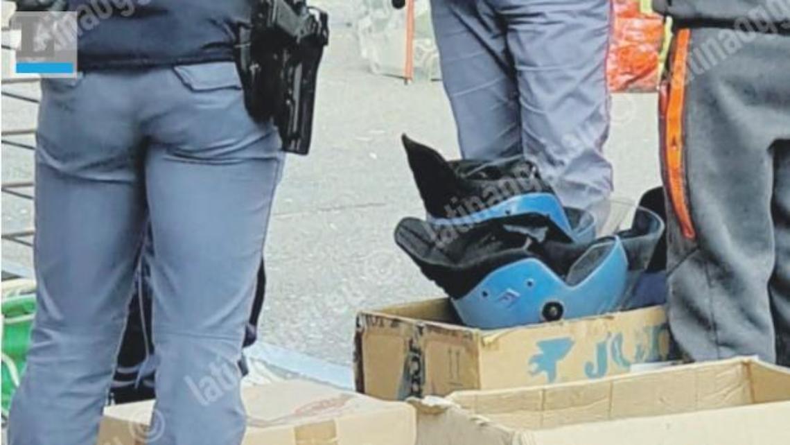 Al mercatino della memoria spuntano i caschi della Polizia