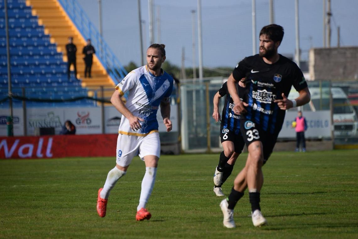 Il Latina vince in rimonta a Brindisi e torna in zona playoff