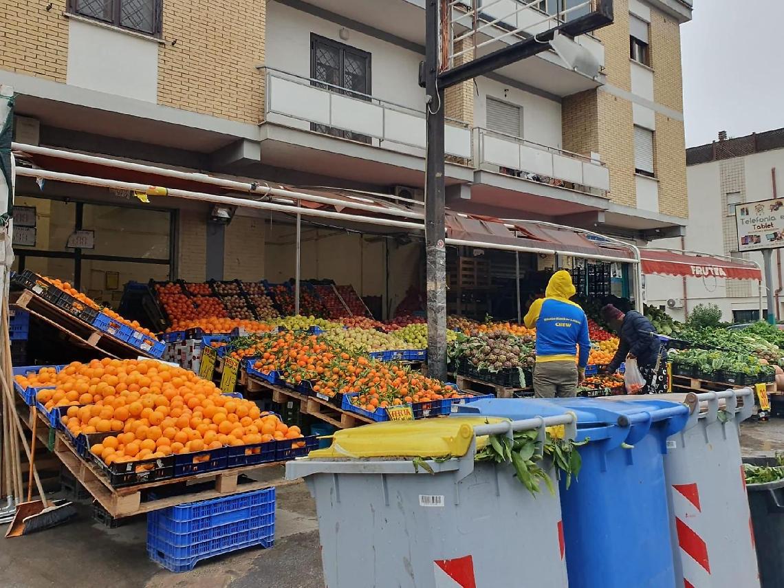 La maxi frutteria  deve chiudere. Nuova ordinanza