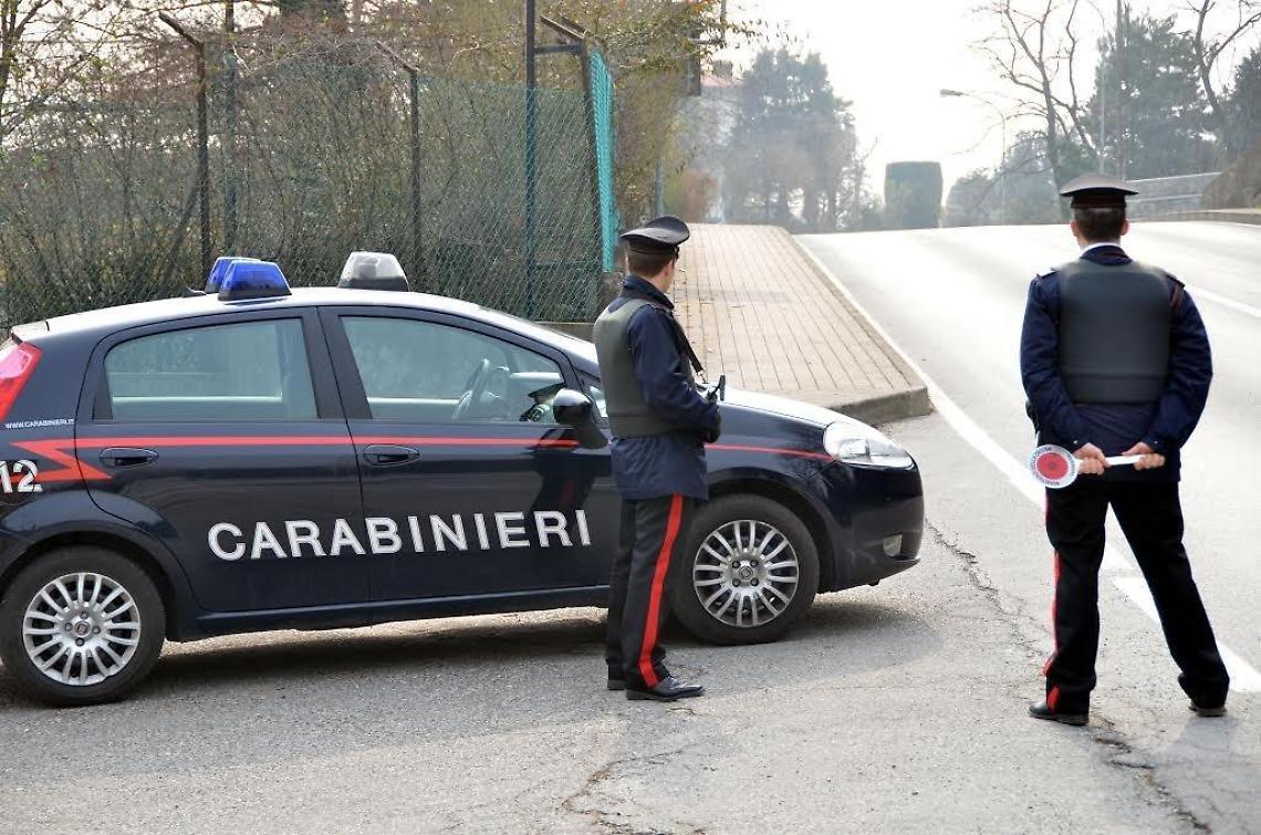 Non si ferma all'alt e fugge dai carabinieri. Denunciato un 33enne