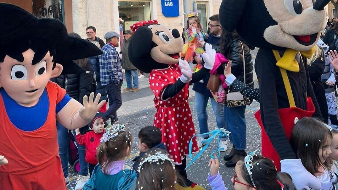 Carnavele cisternese, domani torna la sfilata dei carri