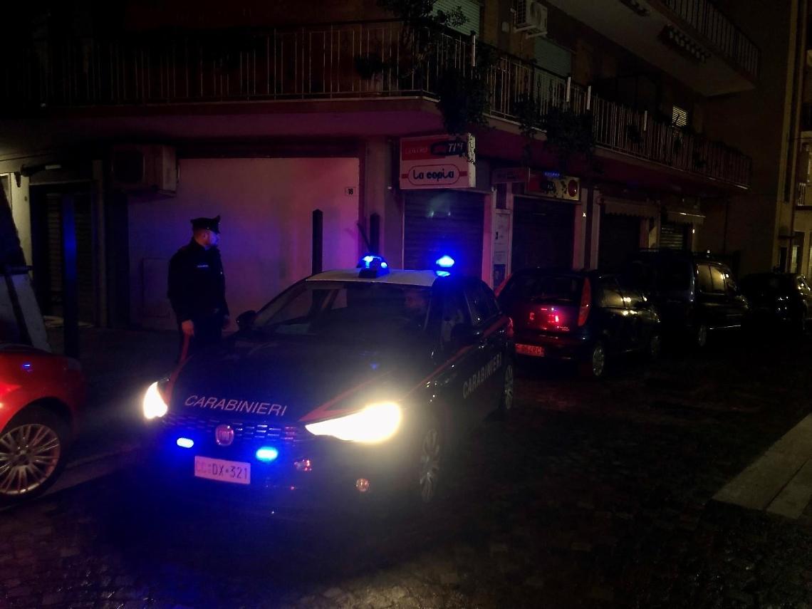 Rapina a mano armata al negozio di telefonia