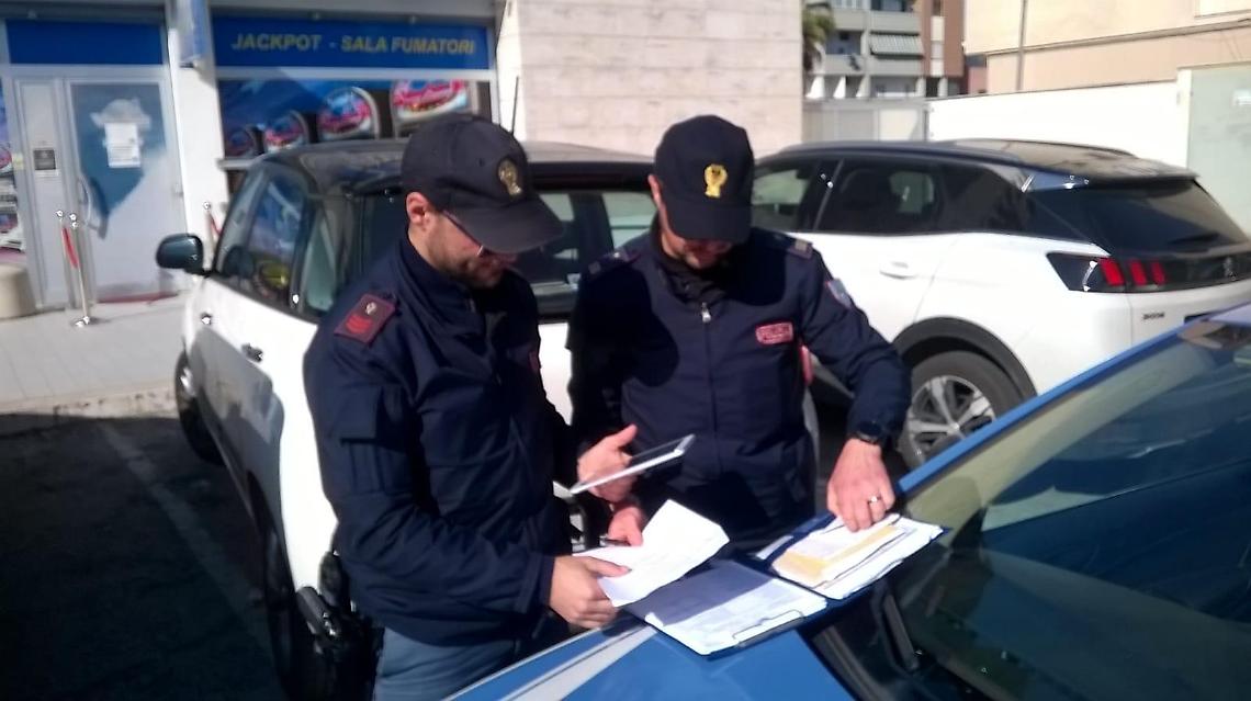 Rimpatriati due cittadini indiani condannati per violenza sessuale