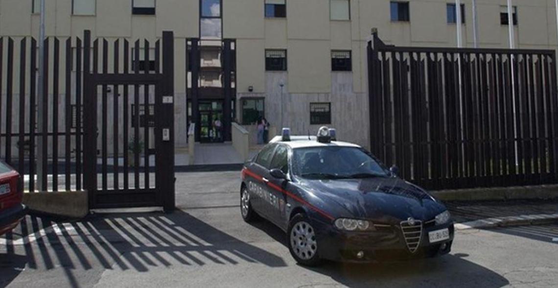 Trovato con un coltello e una dose di cocaina, 23enne denunciato