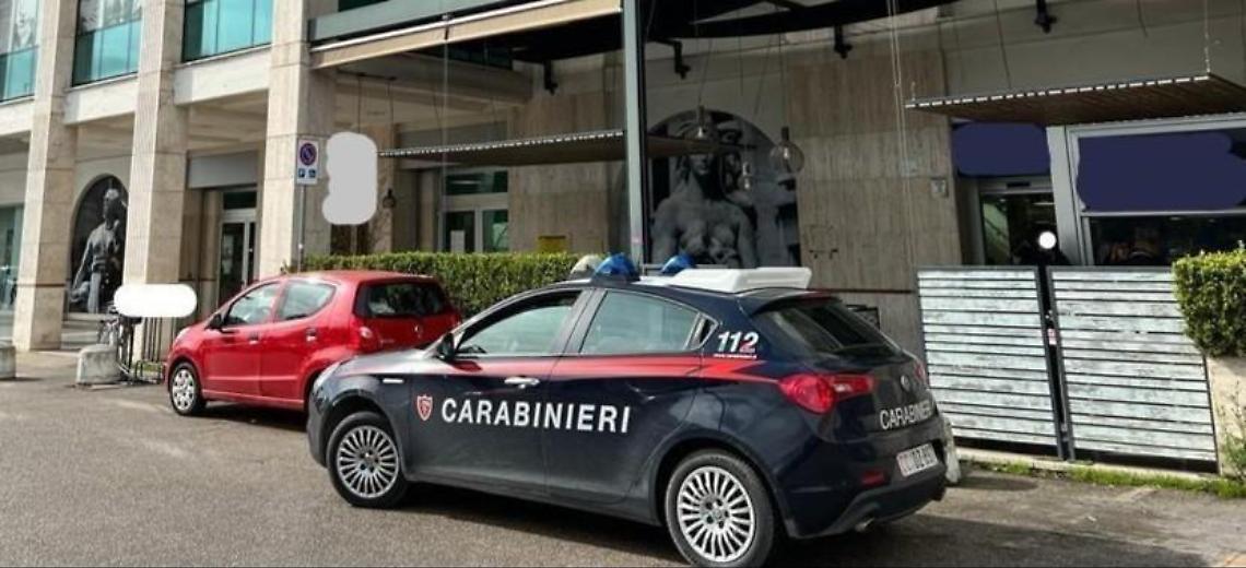 Ruba all'interno di un negozio, 33enne denunciato per furto