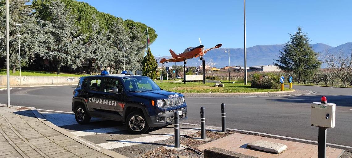 Non accetta la fine della relazione e minaccia sia l'ex che i parenti