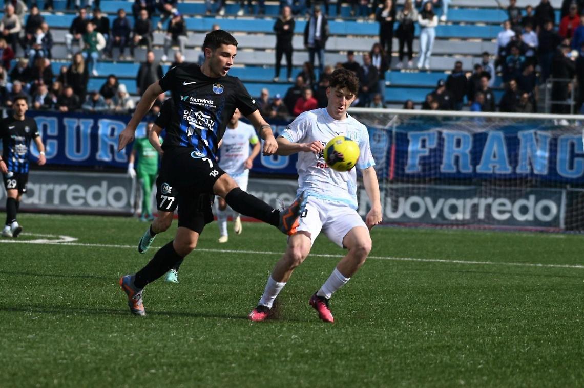 Un Latina impalpabile cede nel finale alla Virtus Francavilla