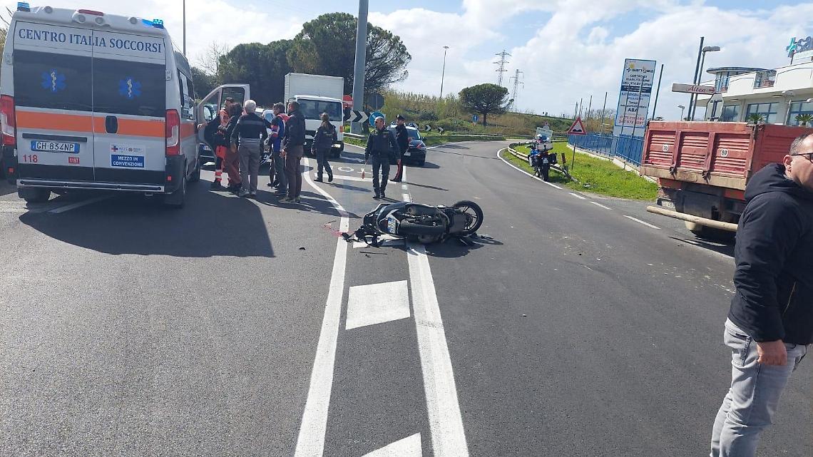 Travolto da un autocarro a Santa Croce, muore centauro di 17 anni