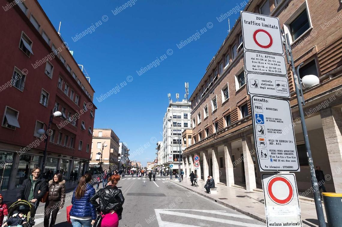 L'isola pedonale diventa definitiva, ma perderà un pezzo