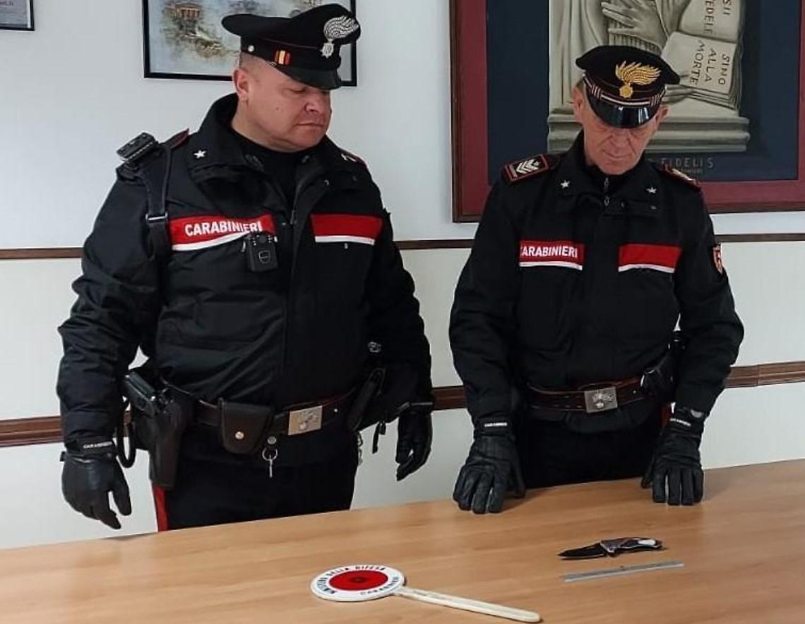 Denunciato 21enne per porto abusivo di arma bianca