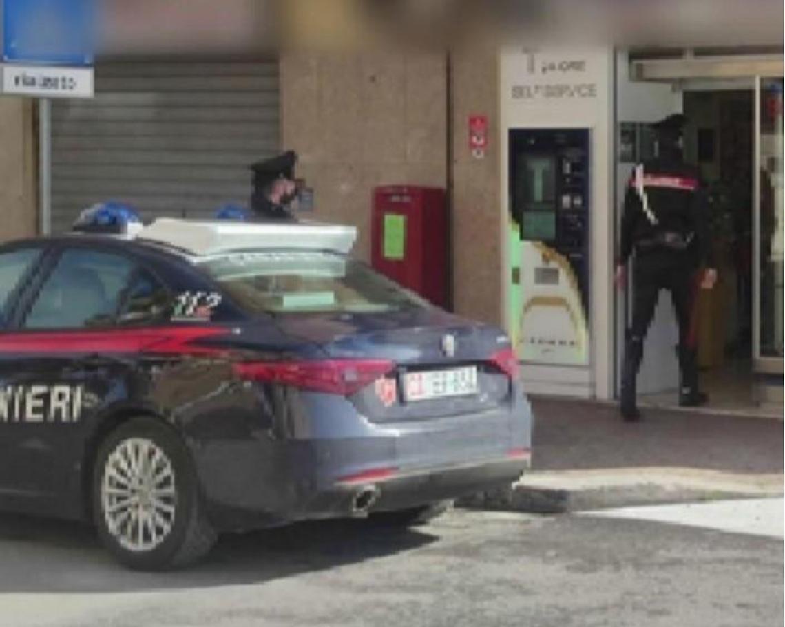 Rapine al tabacchi di Aprilia, arrestato un 34enne