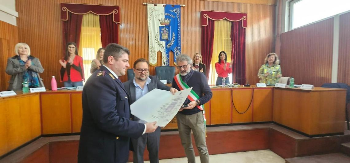 Ragazza nel canale, encomio ai soccorritori