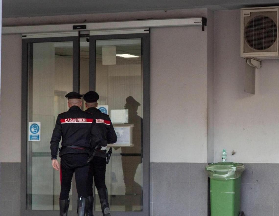 Crea il panico nella sala di attesa della Clinica Città di Aprilia, denunciato