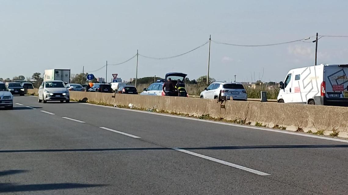 Auto contro mezzo pesante, incidente sulla Pontina