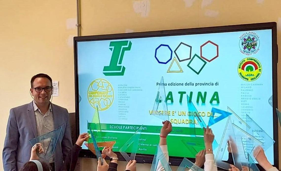 Studenti alla prova nel primo campionato di disegno tecnico