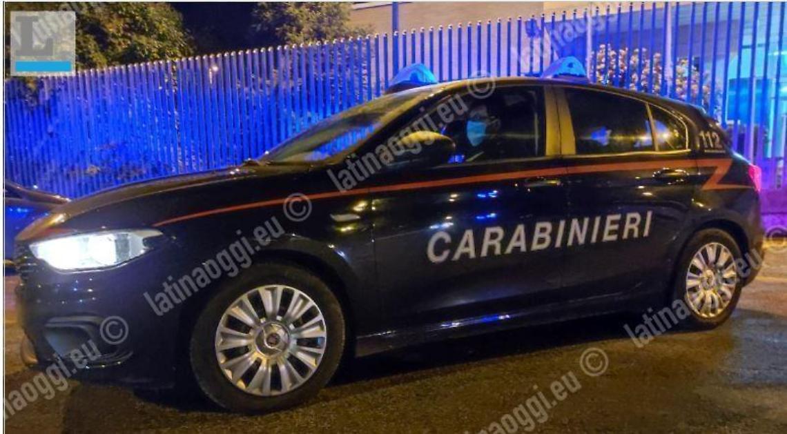Accoltella il padre in casa, consulenza medica per il raptus