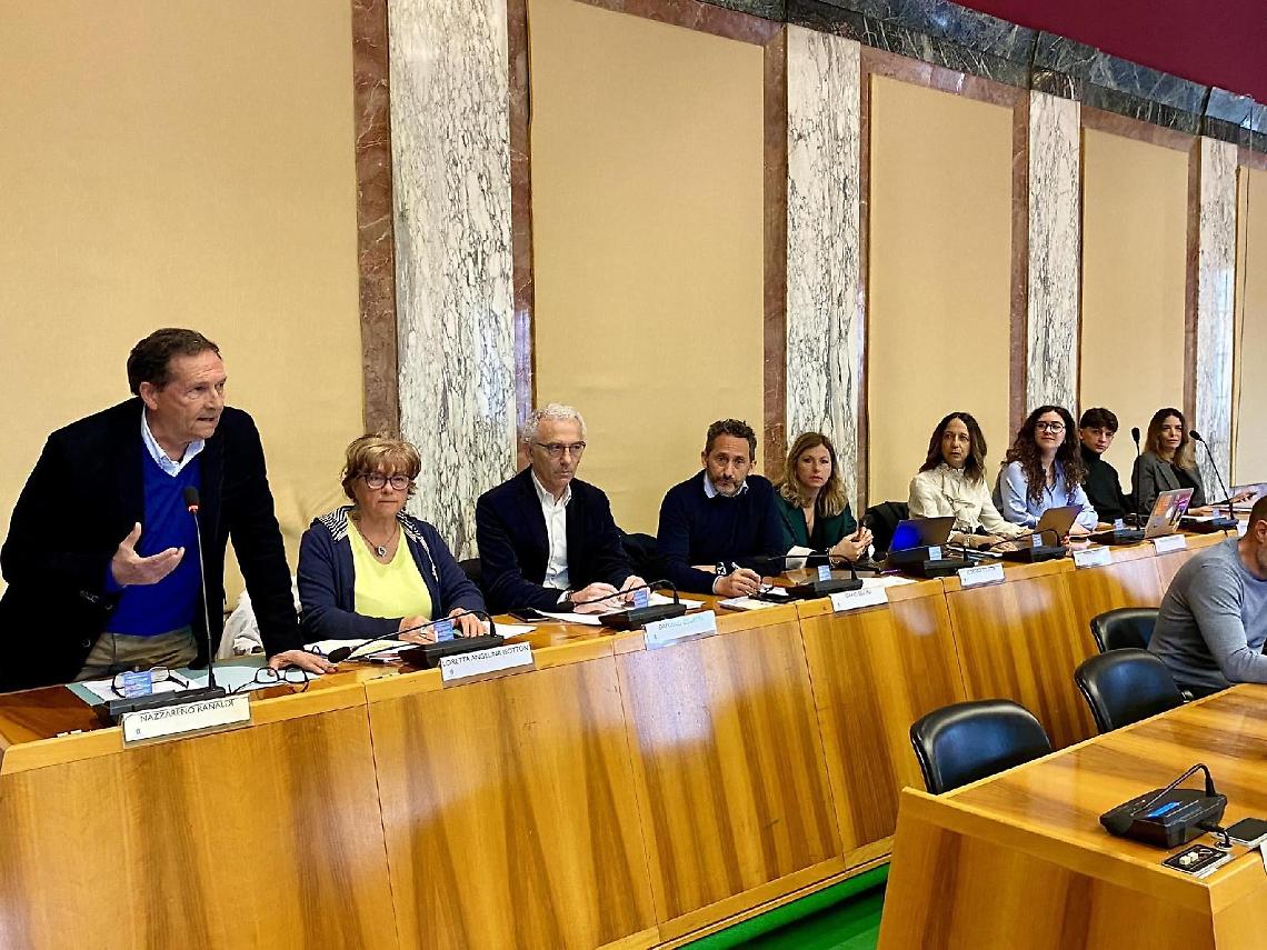 "L'auspicato salotto della città con 40 parcheggi per auto"