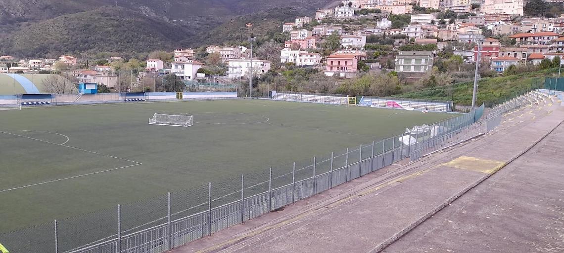 La squadra trova i cancelli chiusi: niente all'allenamento al Parisio
