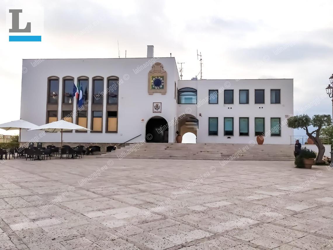 Hotel Grotte di Tiberio, gli investigatori del Nipaaf in Comune