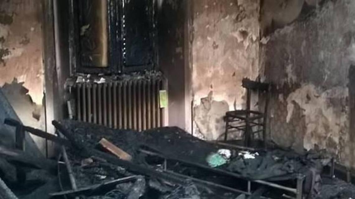 Litigano con una donna e le incendiano casa, ma colpiscono quella sbagliata. Denunciati