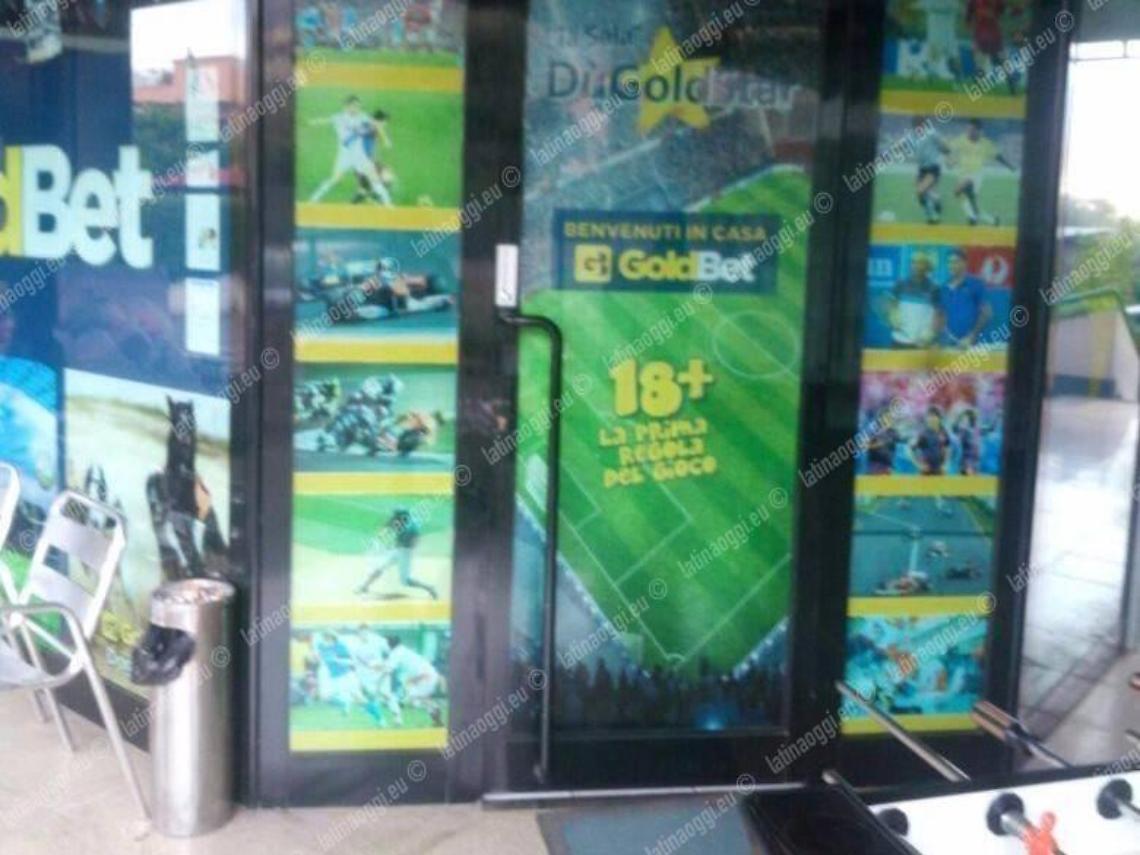 Tentata rapina a mano armata al centro scommesse, ma il proprietario lo mette in fuga