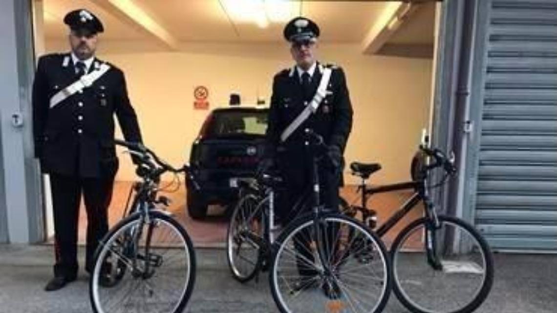 Identificati e denunciati dai carabinieri della locale stazione due ladri di biciclette