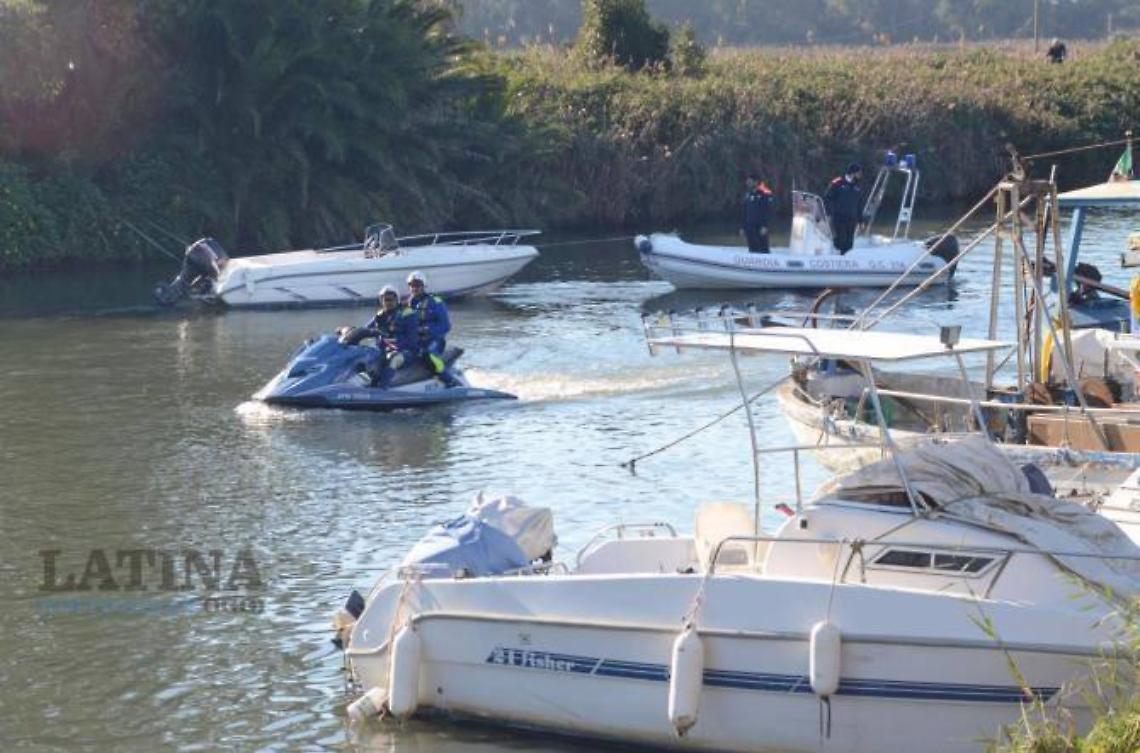 I diportisti di Rio Martino protestano in piazza del Popolo: "Capoluogo privo di scivoli a mare"