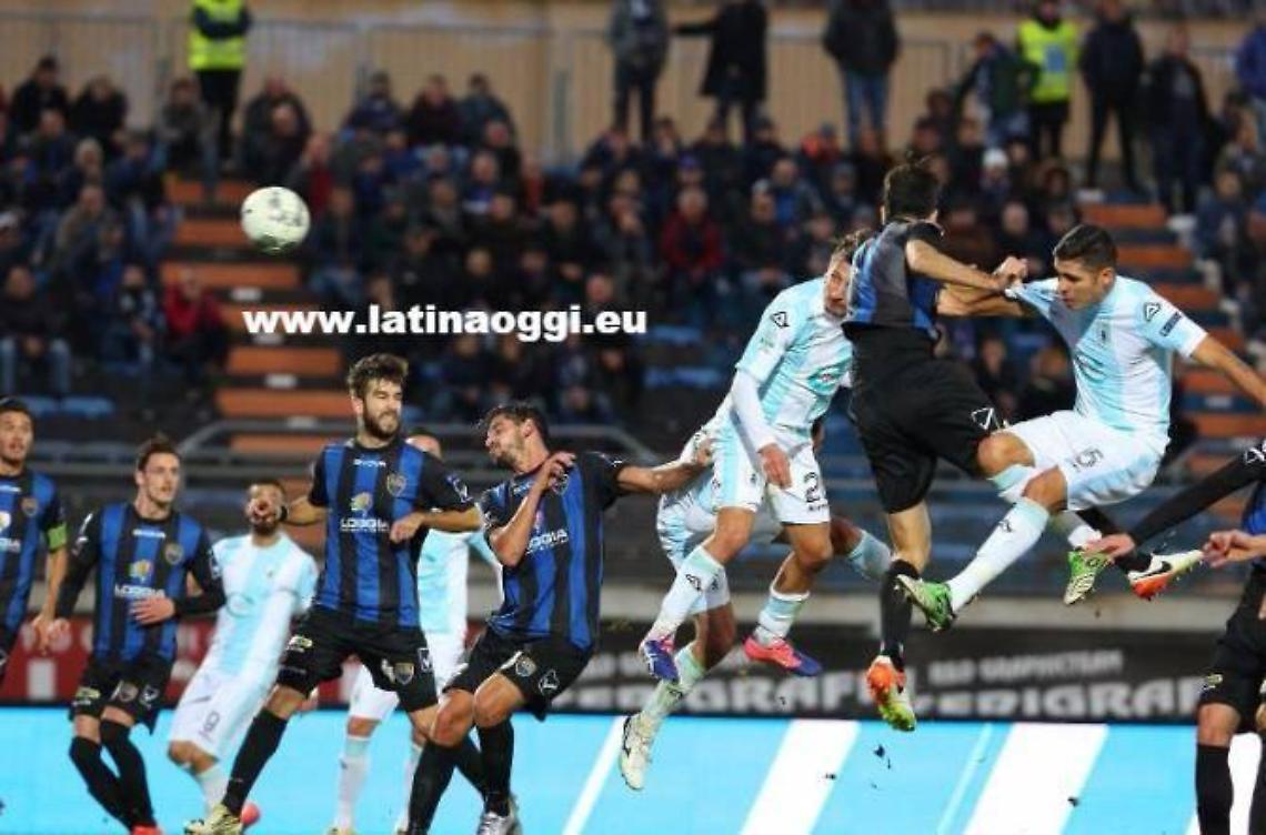 [LIVE] Latina - Perugia 1-1 22'pt Mustacchio; 39'pt rig. De Giorgio