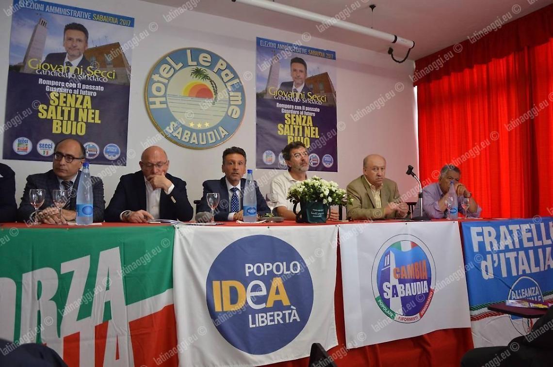 Secci presenta la squadra in campo per le elezioni: 80 candidati per dire no all'anti-politica