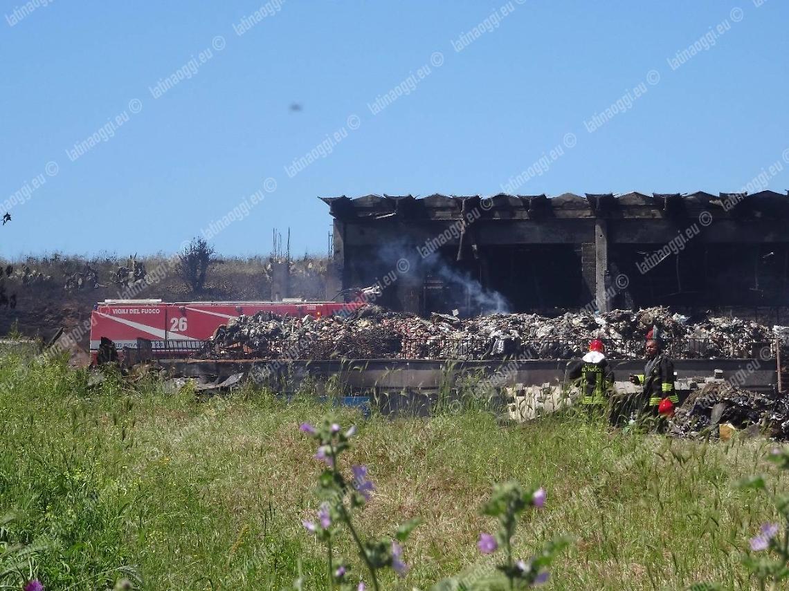 Incendio alla ex Exo-X, tanti gli interrogativi sui controlli che dovevano essere effettuati